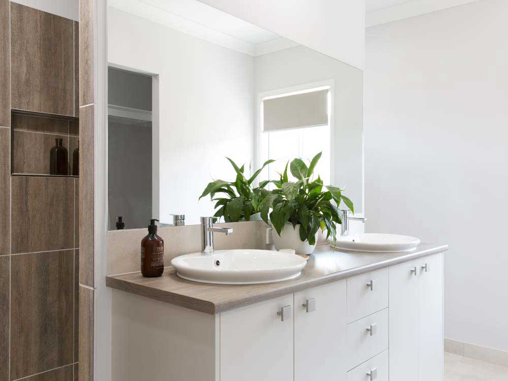 Open plan ensuite