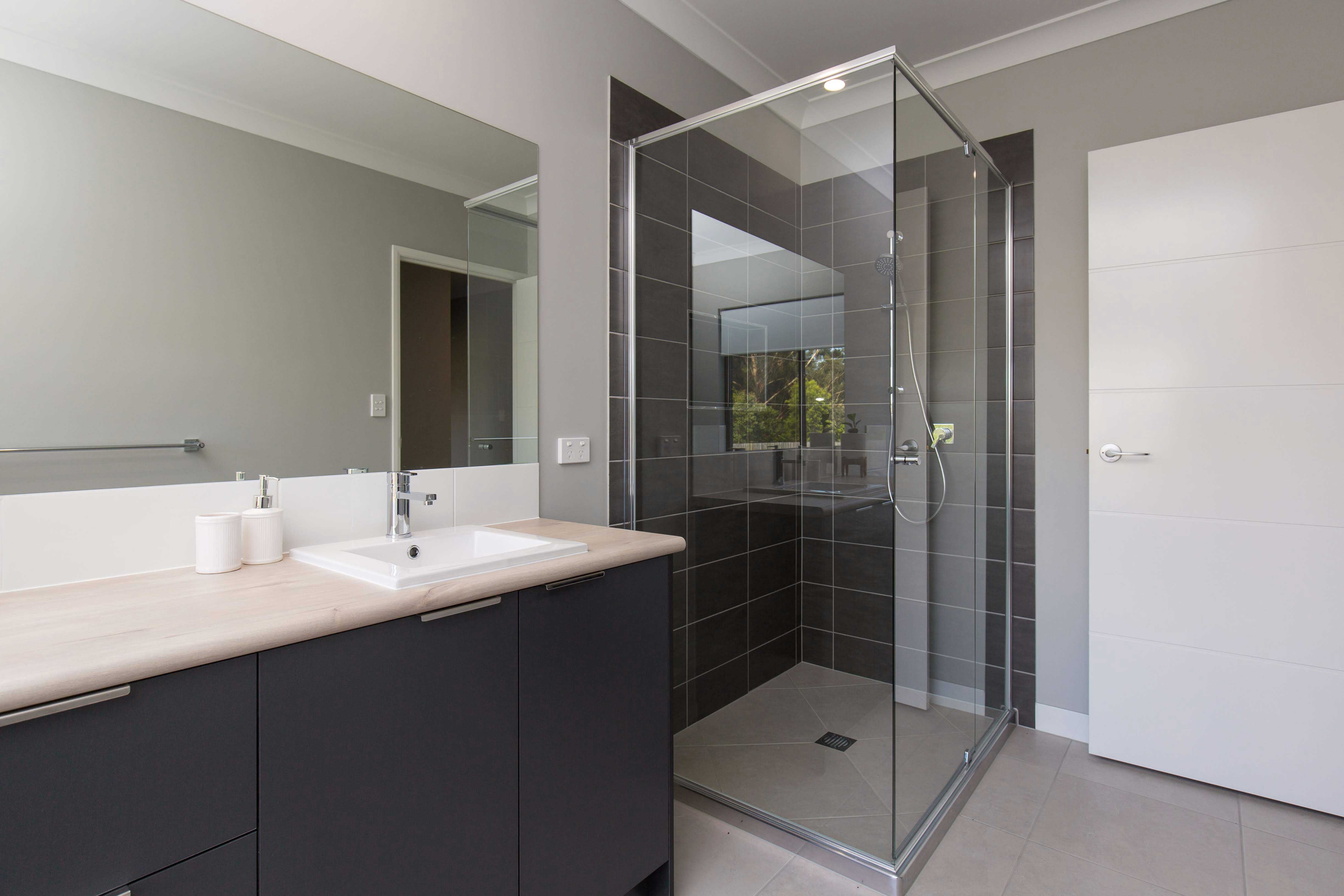 Main bathroom with shower recess